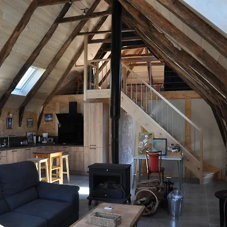 Feriehus Le Couderc De Coubisou, Grange Renovee *
